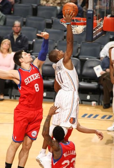 利亚向他发 利亚向他发