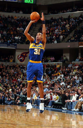 华盛顿22+8浓眉21+12 独行侠主场大胜.