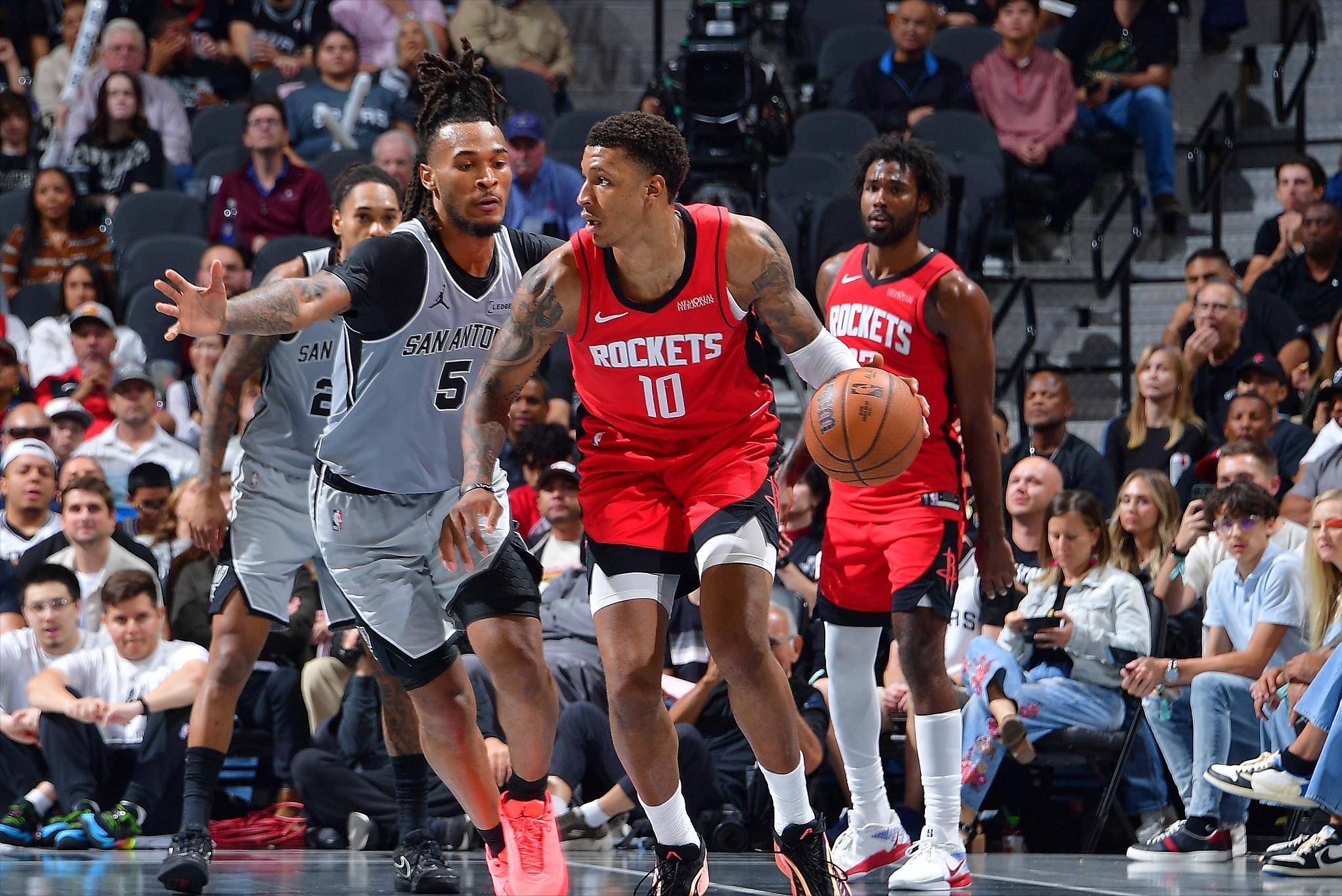 不仅比火力 不仅比火力