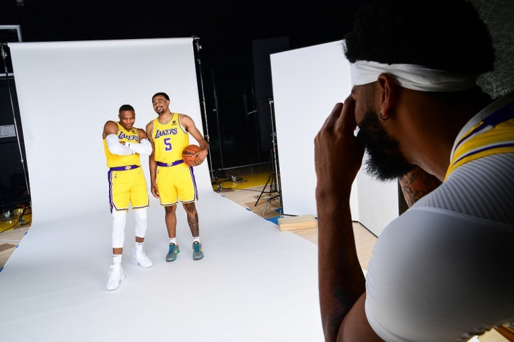 更是在为一 更是在为一